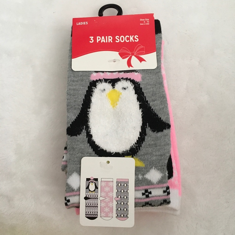 Ladies Novelty Socks Penguin Snowflakes 3 Pair NWT